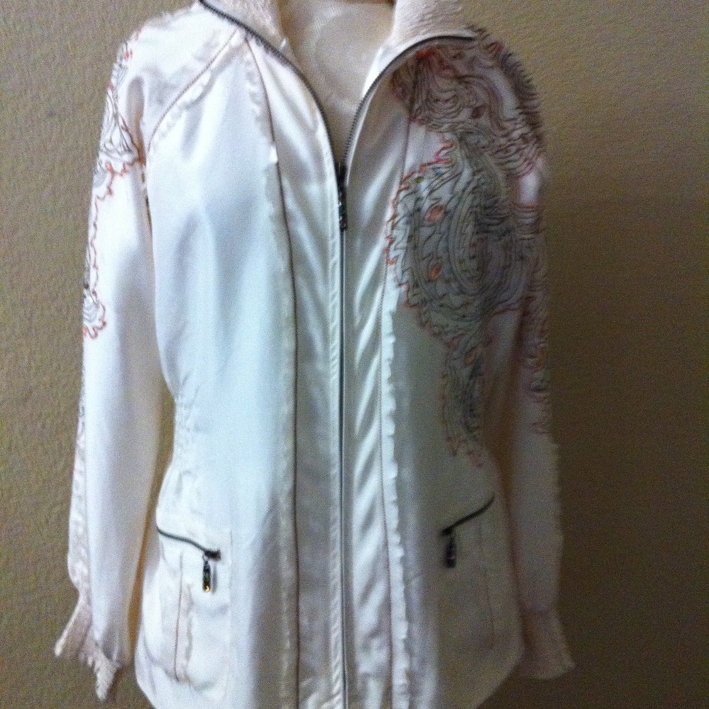 Silk jacket with crystals embroidered